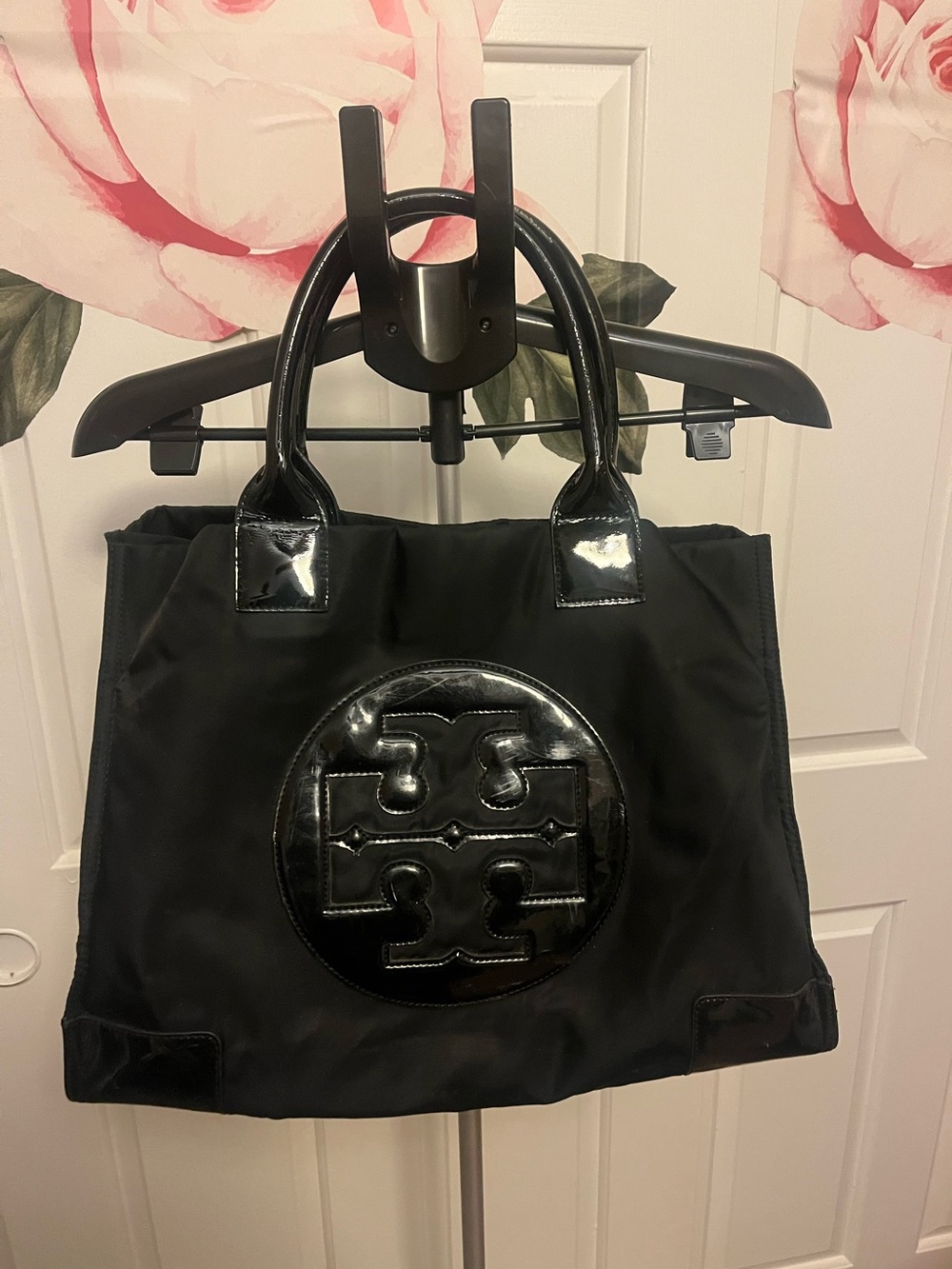 Tory Burch Black Women's Tote Bag with Glossy Logo Accent